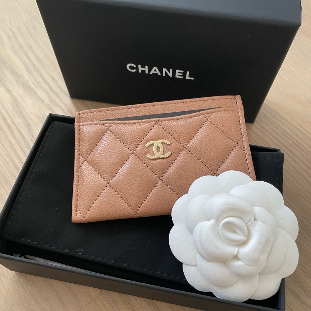 Chanel 2023 23B Dark Beige Caviar Flat Cardholder